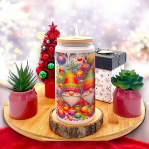 Canette en verre givré 550 ml avec couvercle en bambou et paille motif Gnome – édition spéciale Noël